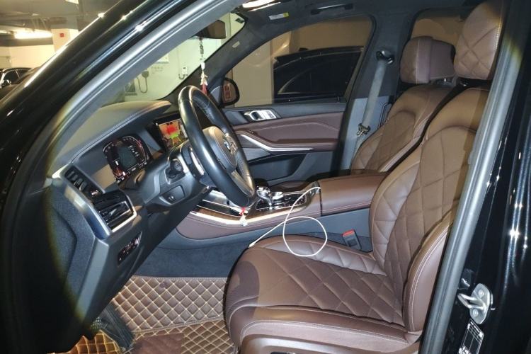 Used BMW X5 2022 xDrive 40Li M Sport Package Left Front Seat