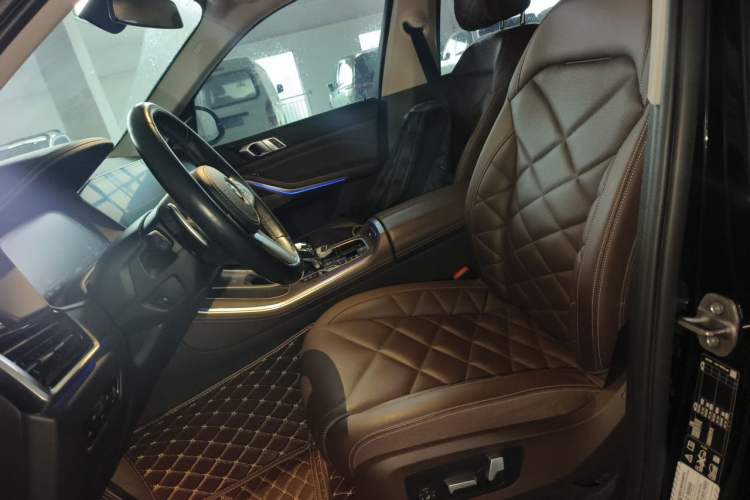 Used BMW X5 2022 Restyled xDrive 30Li Luxury Version M Sport Package Left Front Seat