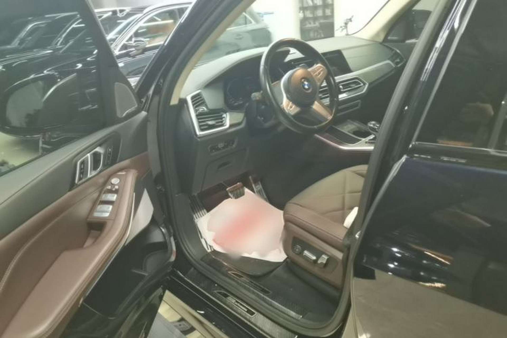 Used BMW X5 2022 Restyled xDrive 30Li Luxury Version M Sport Package Left Front Seat