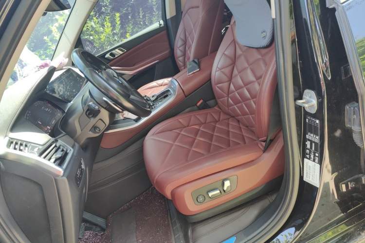 Used BMW X5 2022 Restyled xDrive 30Li Luxury Version M Sport Package Left Front Seat
