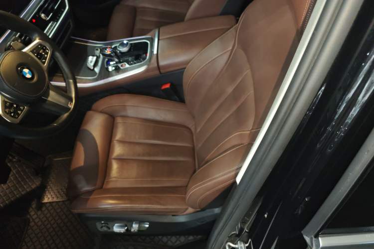 Used BMW X5 2022 xDrive40i Luxury Edition M Sport Package Left Front Seat