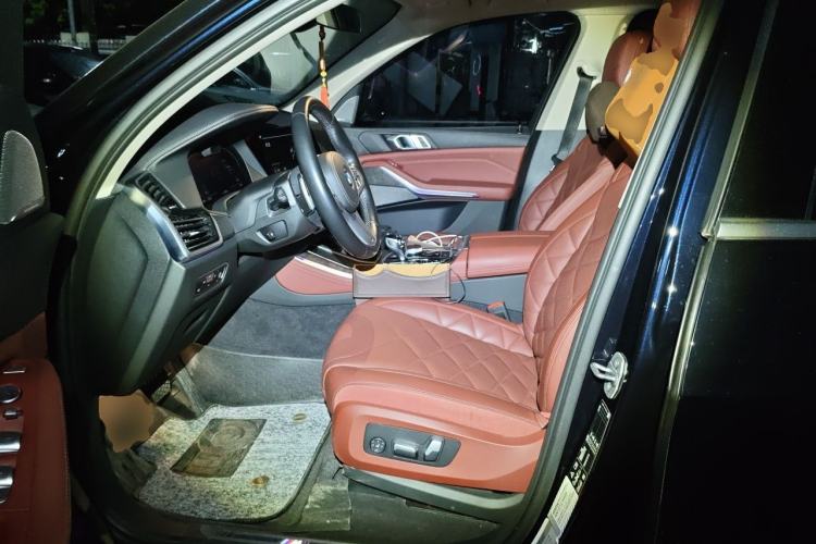 Used BMW X5 2022 Restyled xDrive 30Li Luxury Version M Sport Package Left Front Seat