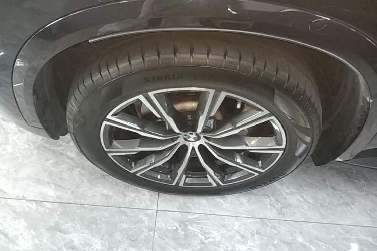 Used BMW X5 2022 xDrive30i M Sport Package Left Front Wheel Hub
