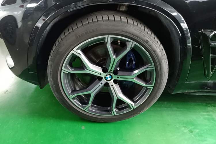 Used BMW X5 2022 xDrive40i Luxury Edition M Sport Package Left Front Wheel Hub