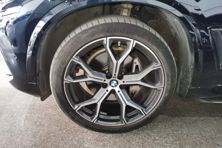 Used BMW X5 2022 Restyled xDrive 40Li M Sport Package Left Front Wheel Hub