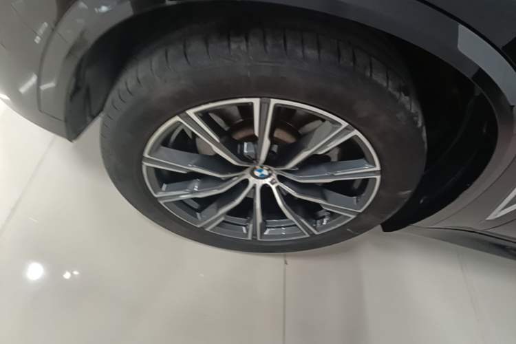 Used BMW X5 2022 Restyled xDrive 30Li Luxury Version M Sport Package Left Front Wheel Hub