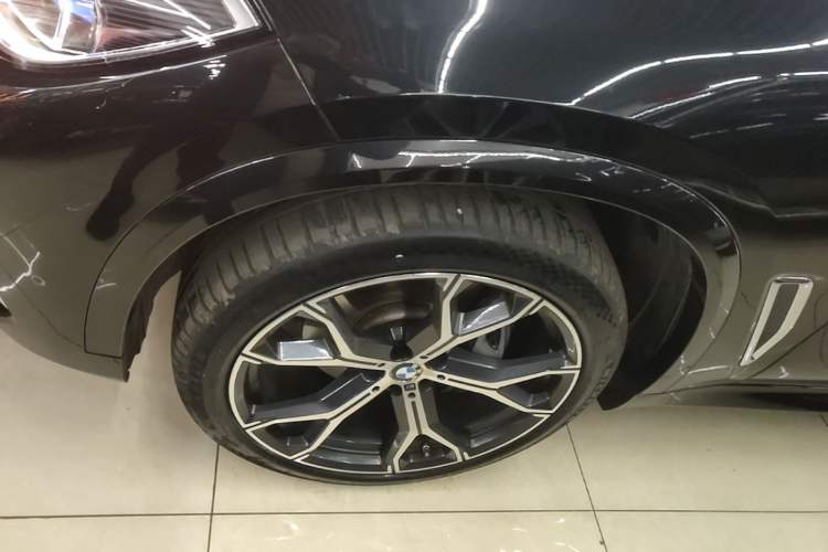 Used BMW X5 2022 Restyled xDrive 40Li M Sport Package Left Front Wheel Hub