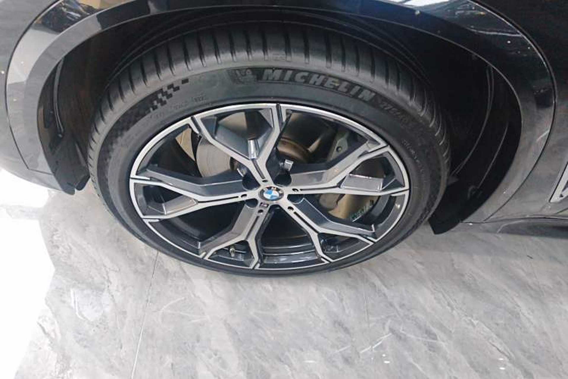 Used BMW X5 2022 Restyled xDrive 40Li M Sport Package Left Front Wheel Hub