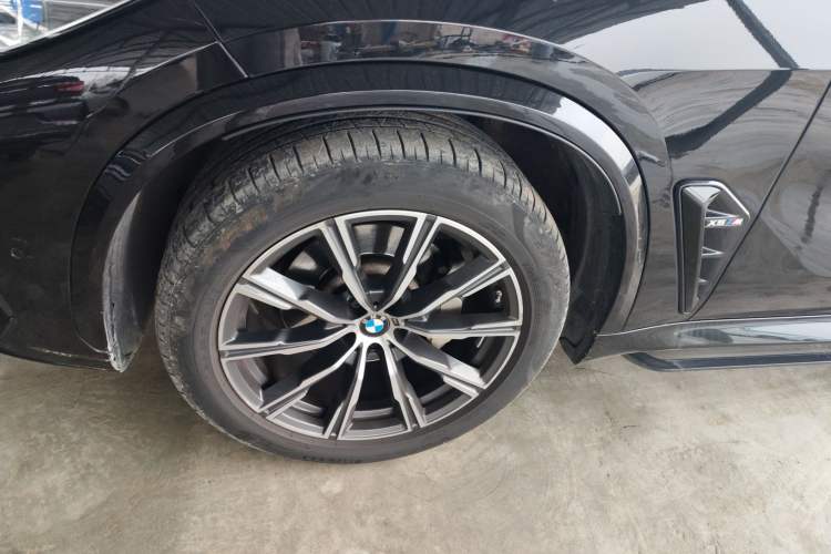 Used BMW X5 2022 Restyled xDrive 30Li Luxury Version M Sport Package Left Front Wheel Hub