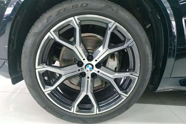 Used BMW X5 2022 Restyled xDrive 40Li M Sport Package Left Front Wheel Hub
