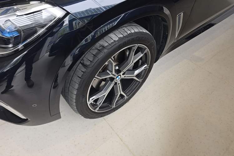 Used BMW X5 2022 Restyled xDrive 40Li M Sport Package Left Front Wheel Hub