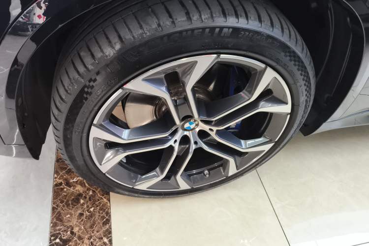 Used BMW X5 2022 Restyled xDrive 40Li M Sport Package Left Front Wheel Hub