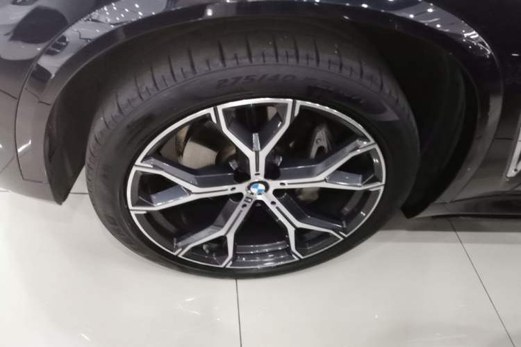 Used BMW X5 2022 Restyled xDrive 40Li M Sport Package Left Front Wheel Hub