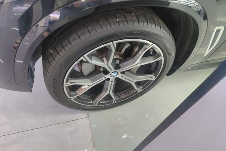 Used BMW X5 2022 Restyled xDrive 40Li M Sport Package Left Front Wheel Hub