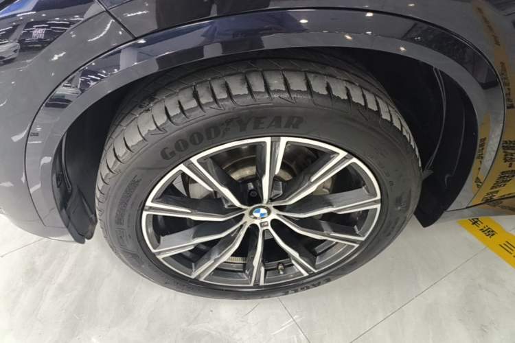 Used BMW X5 2022 Restyled xDrive 30Li Luxury Version M Sport Package Left Front Wheel Hub