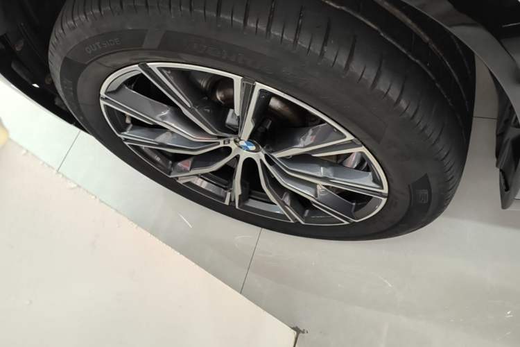 Used BMW X5 2022 Restyled xDrive 30Li Luxury Version M Sport Package Left Front Wheel Hub