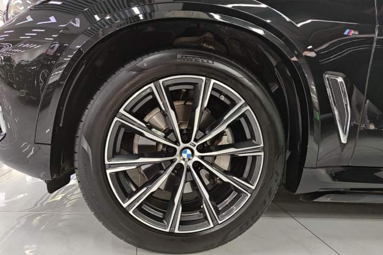 Used BMW X5 2022 Restyled xDrive 30Li Luxury Version M Sport Package Left Front Wheel Hub