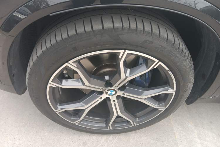 Used BMW X5 2022 xDrive40i Luxury Edition M Sport Package Left Front Wheel Hub
