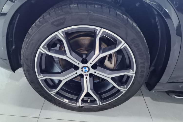 Used BMW X5 2022 Restyled xDrive 40Li M Sport Package Left Front Wheel Hub