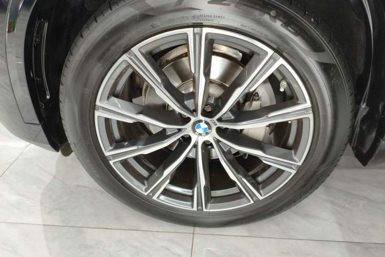 Used BMW X5 2022 xDrive 30Li Luxury M Sport Package Left Front Wheel Hub