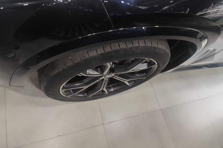 Used BMW X5 2022 Restyled xDrive 40Li M Sport Package Left Front Wheel Hub