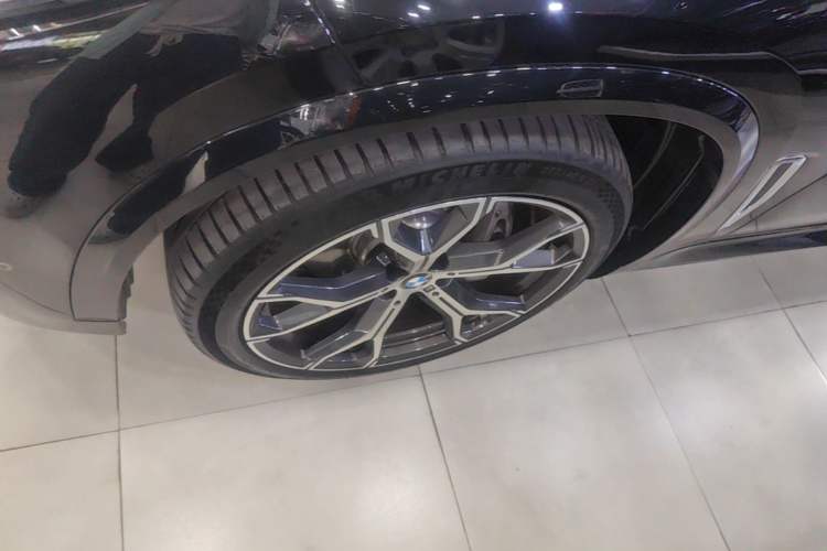 Used BMW X5 2022 Restyled xDrive 40Li M Sport Package Left Front Wheel Hub