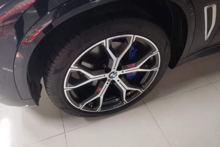 Used BMW X5 2022 Restyled xDrive 40Li M Sport Package Left Front Wheel Hub