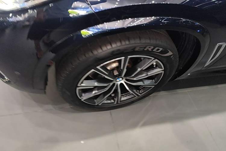 Used BMW X5 2022 xDrive 30Li Luxury M Sport Package Left Front Wheel Hub