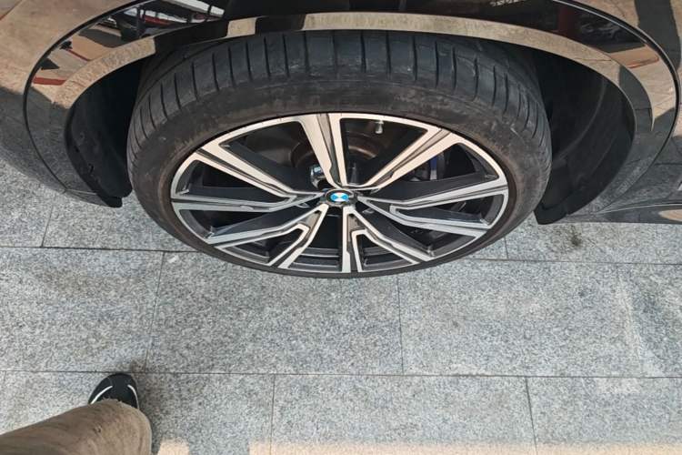 Used BMW X5 2022 Restyled xDrive 40Li M Sport Package Left Front Wheel Hub