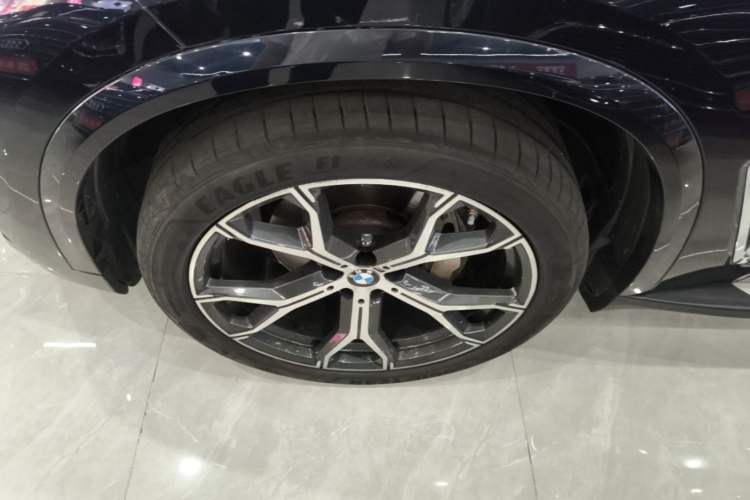 Used BMW X5 2022 Restyled xDrive 40Li M Sport Package Left Front Wheel Hub