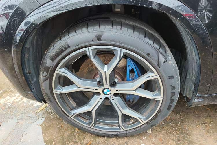 Used BMW X5 2022 Restyled xDrive 40Li M Sport Package Left Front Wheel Hub