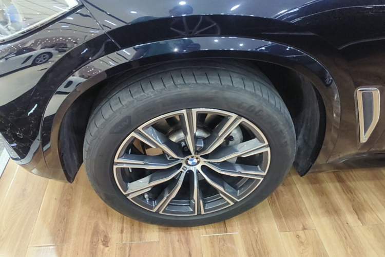 Used BMW X5 2022 xDrive 30Li Luxury M Sport Package Left Front Wheel Hub