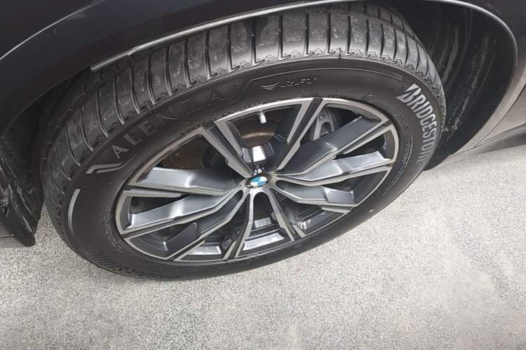 Used BMW X5 2022 xDrive40i M Sport Package Left Front Wheel Hub