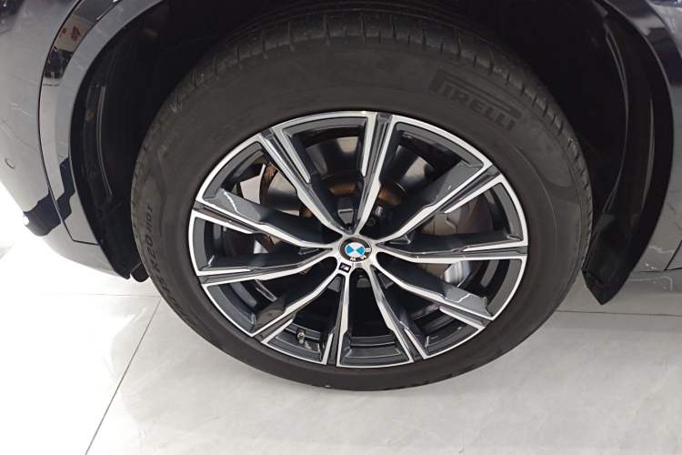 Used BMW X5 2022 Restyled xDrive 30Li Luxury Version M Sport Package Left Front Wheel Hub