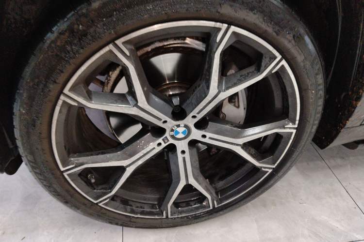 Used BMW X5 2022 Restyled xDrive 40Li M Sport Package Left Front Wheel Hub