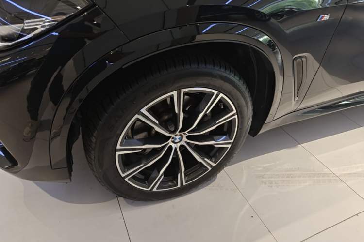 Used BMW X5 2022 xDrive30i M Sport Package Left Front Wheel Hub