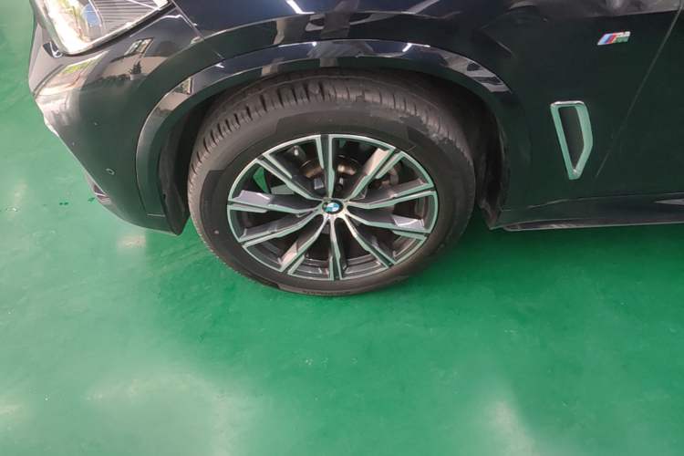 Used BMW X5 2022 Restyled xDrive 30Li Luxury Version M Sport Package Left Front Wheel Hub