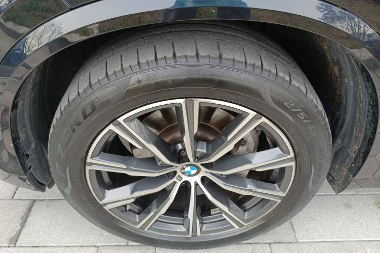 Used BMW X5 2022 Restyled xDrive 30Li Luxury Version M Sport Package Left Front Wheel Hub