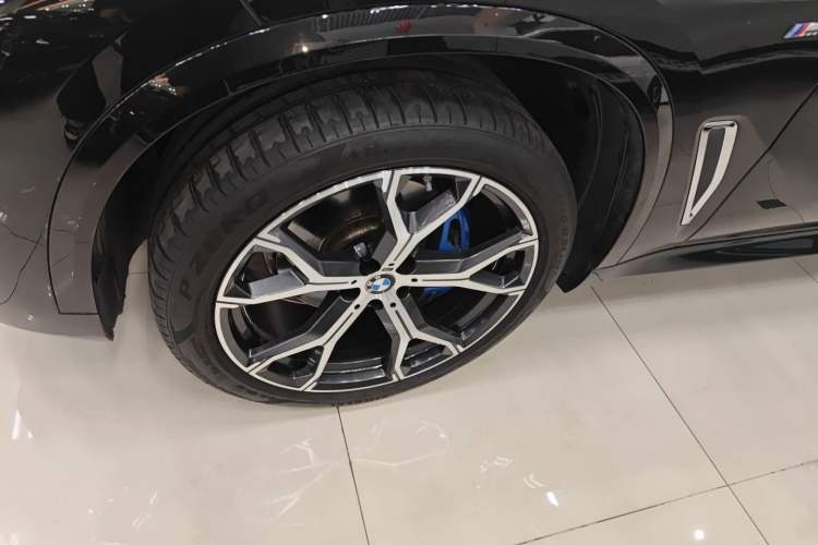 Used BMW X5 2022 Restyled xDrive 40Li M Sport Package Left Front Wheel Hub