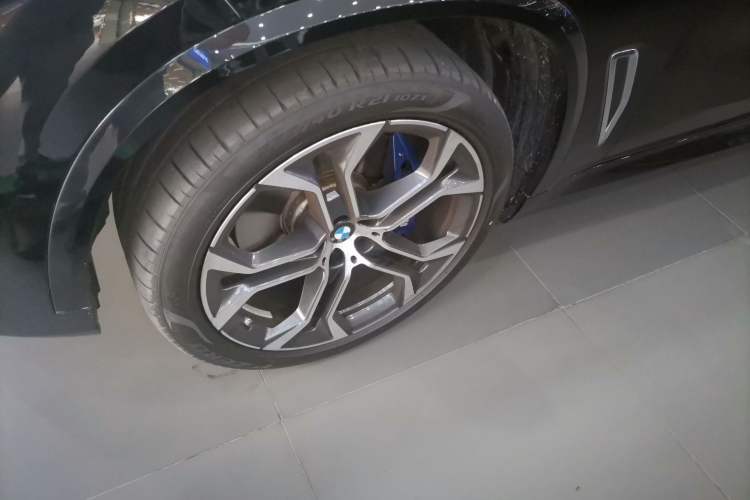 Used BMW X5 2022 xDrive 40Li Luxury Edition M Sport Package Left Front Wheel Hub