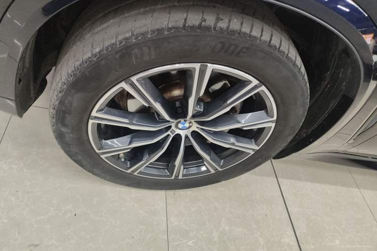 Used BMW X5 2022 xDrive30i M Sport Package Left Front Wheel Hub