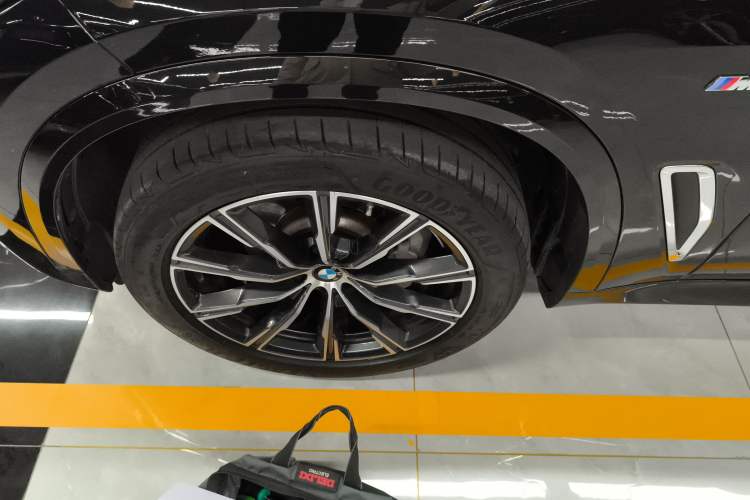 Used BMW X5 2022 Restyled xDrive 30Li M Sport Package Left Front Wheel Hub