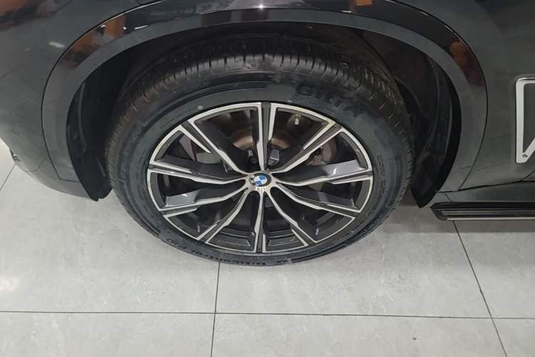 Used BMW X5 2022 Restyled xDrive 30Li M Sport Package Left Front Wheel Hub
