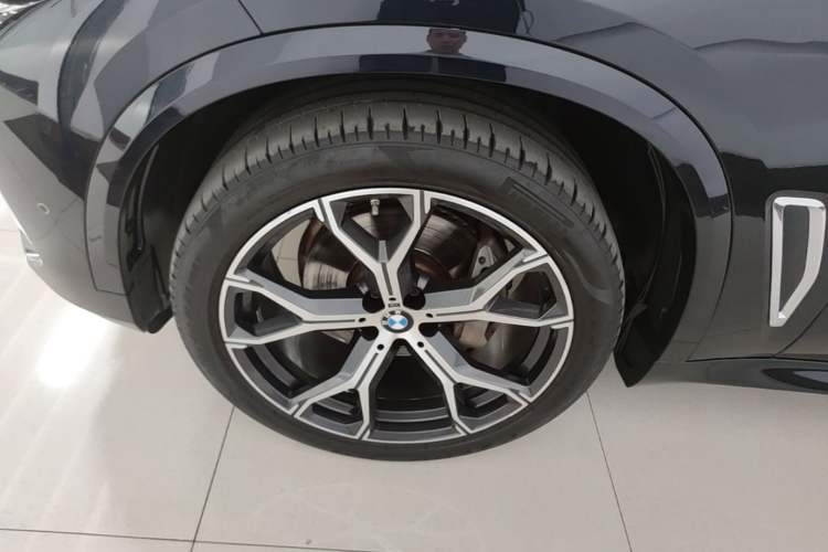 Used BMW X5 2022 Restyled xDrive 40Li M Sport Package Left Front Wheel Hub