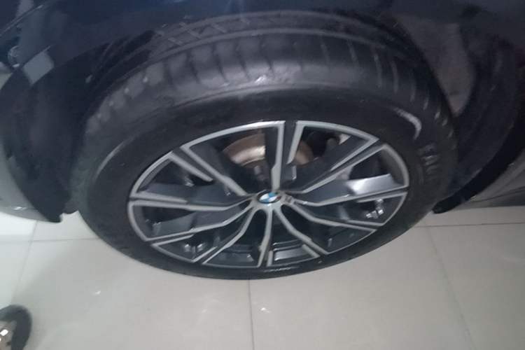 Used BMW X5 2022 Restyled xDrive 30Li Luxury Version M Sport Package Left Front Wheel Hub