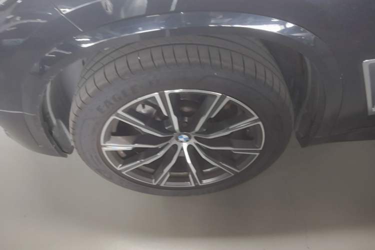 Used BMW X5 2022 xDrive 30Li Luxury M Sport Package Left Front Wheel Hub