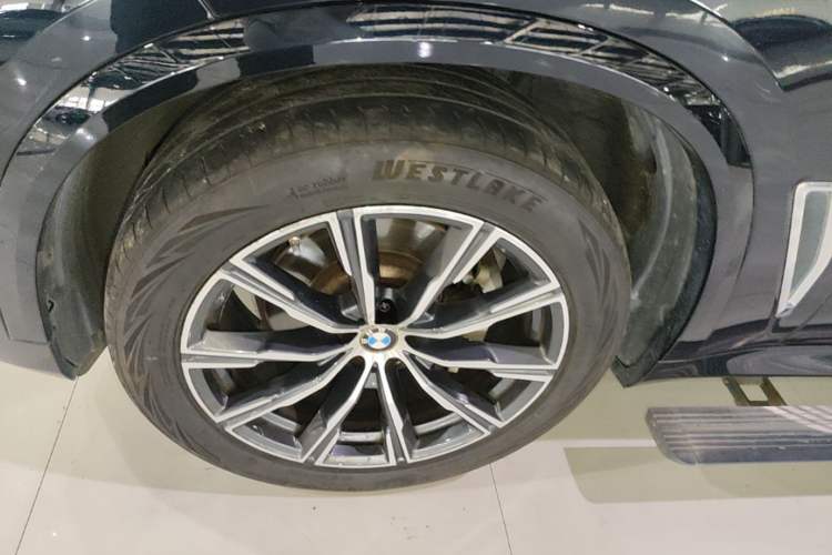 Used BMW X5 2022 xDrive 30Li Luxury M Sport Package Left Front Wheel Hub