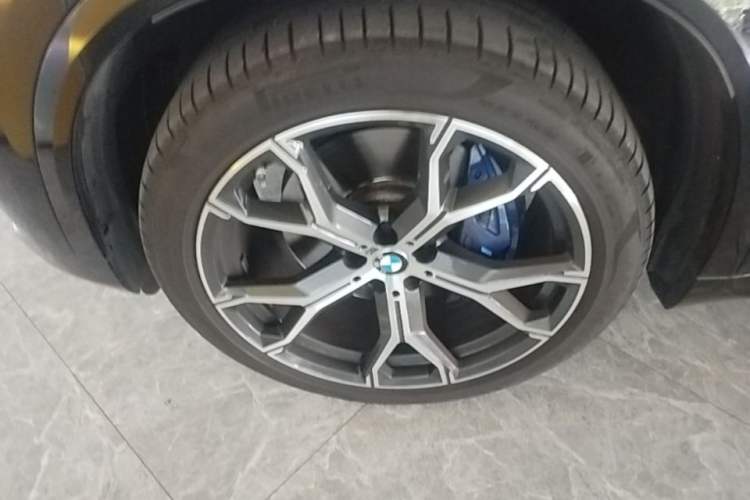 Used BMW X5 2022 xDrive40i Luxury Edition M Sport Package Left Front Wheel Hub