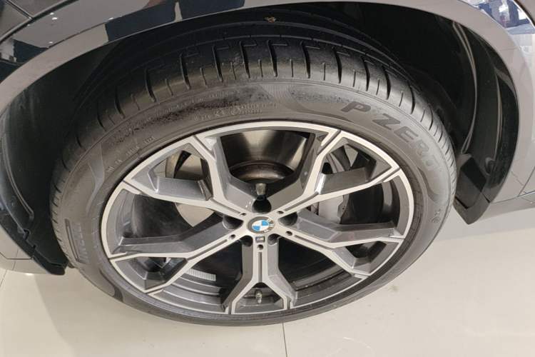 Used BMW X5 2022 Restyled xDrive 40Li M Sport Package Left Front Wheel Hub