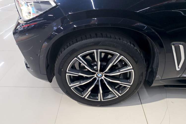 Used BMW X5 2022 Restyled xDrive 30Li Luxury Version M Sport Package Left Front Wheel Hub